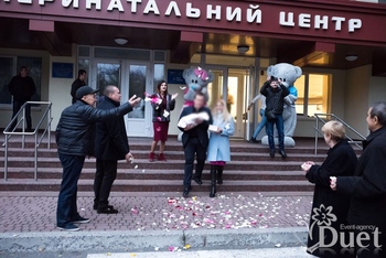 Веселые гости и счастливые родители на детском празднике - Днепр, Днепропетровск