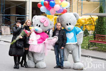 Фото гостей с ростовыми куклами на детском празднике - Днепр, Днепропетровск