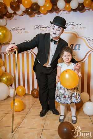 Задорный Чарли Чаплин на празднике - Днепр, Днепропетровск
