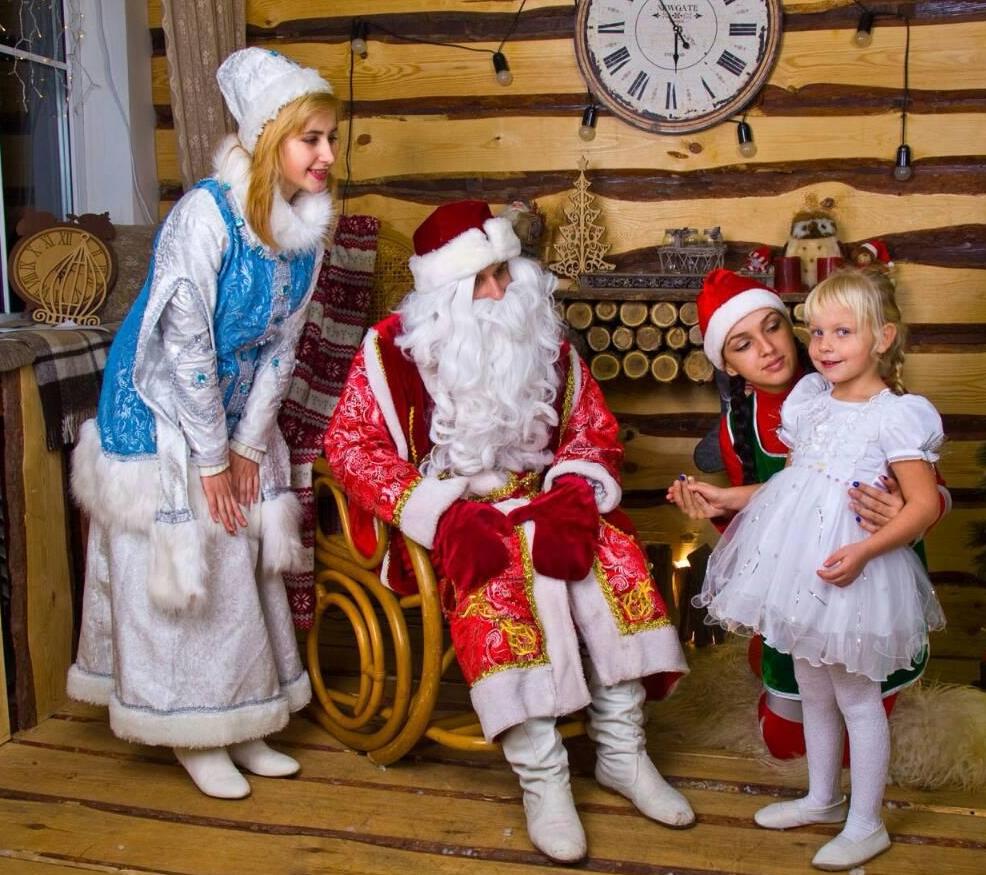 Дед Мороз, Снегурочка и их приключения с Круэллой и другими персонажами