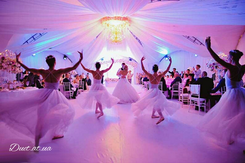 Свадебный танец с балеринами